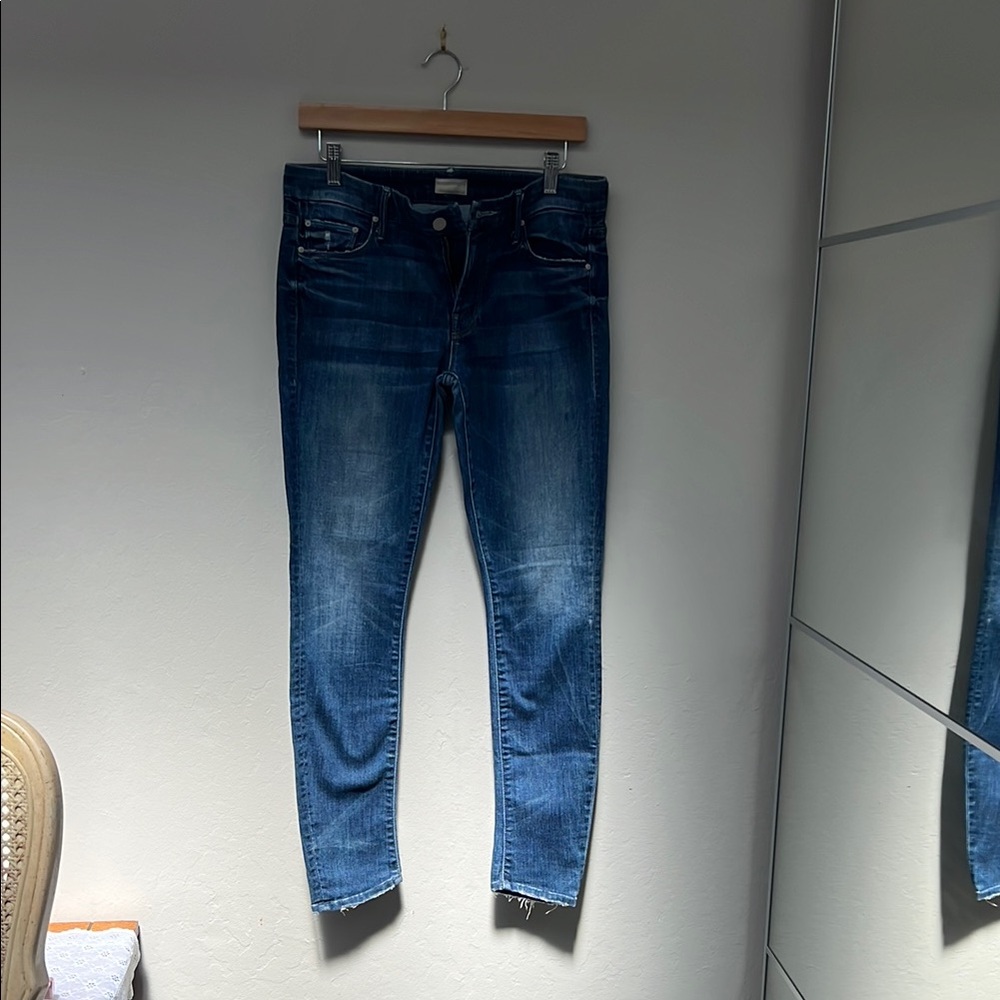 MOTHER Blue Ankle Cropped Jeans with Vintage Distressing